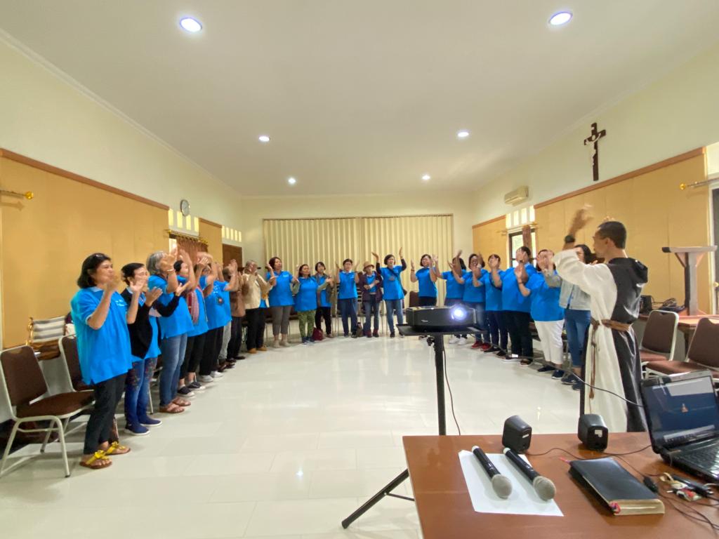 Fr Bonifacius memberikan rekoleksi